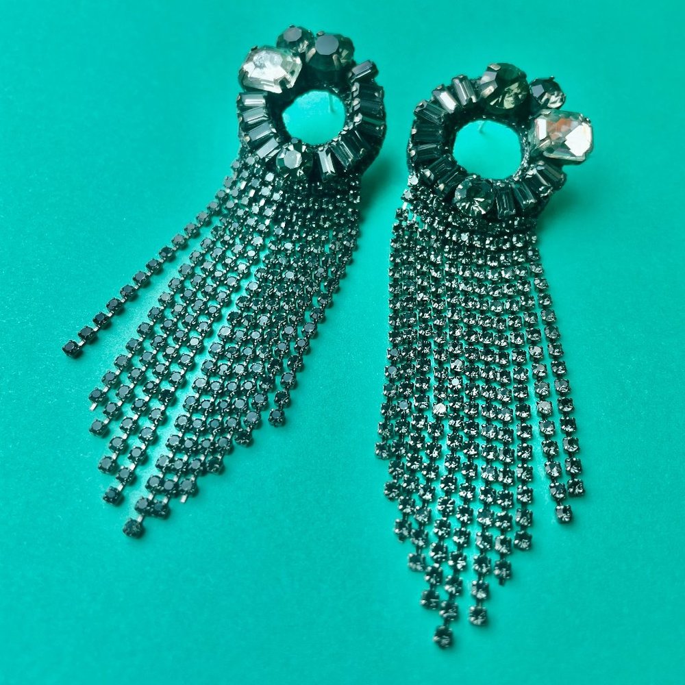 NWT Deepa Gurnani Crystal Rhinestone Chandelier Earrings Silver Gunmetal Grey